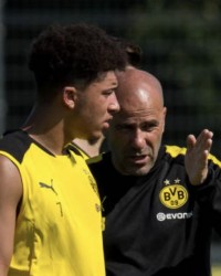 体图：桑乔第一次效力多特时，需要教练叫醒才能准时参加训练